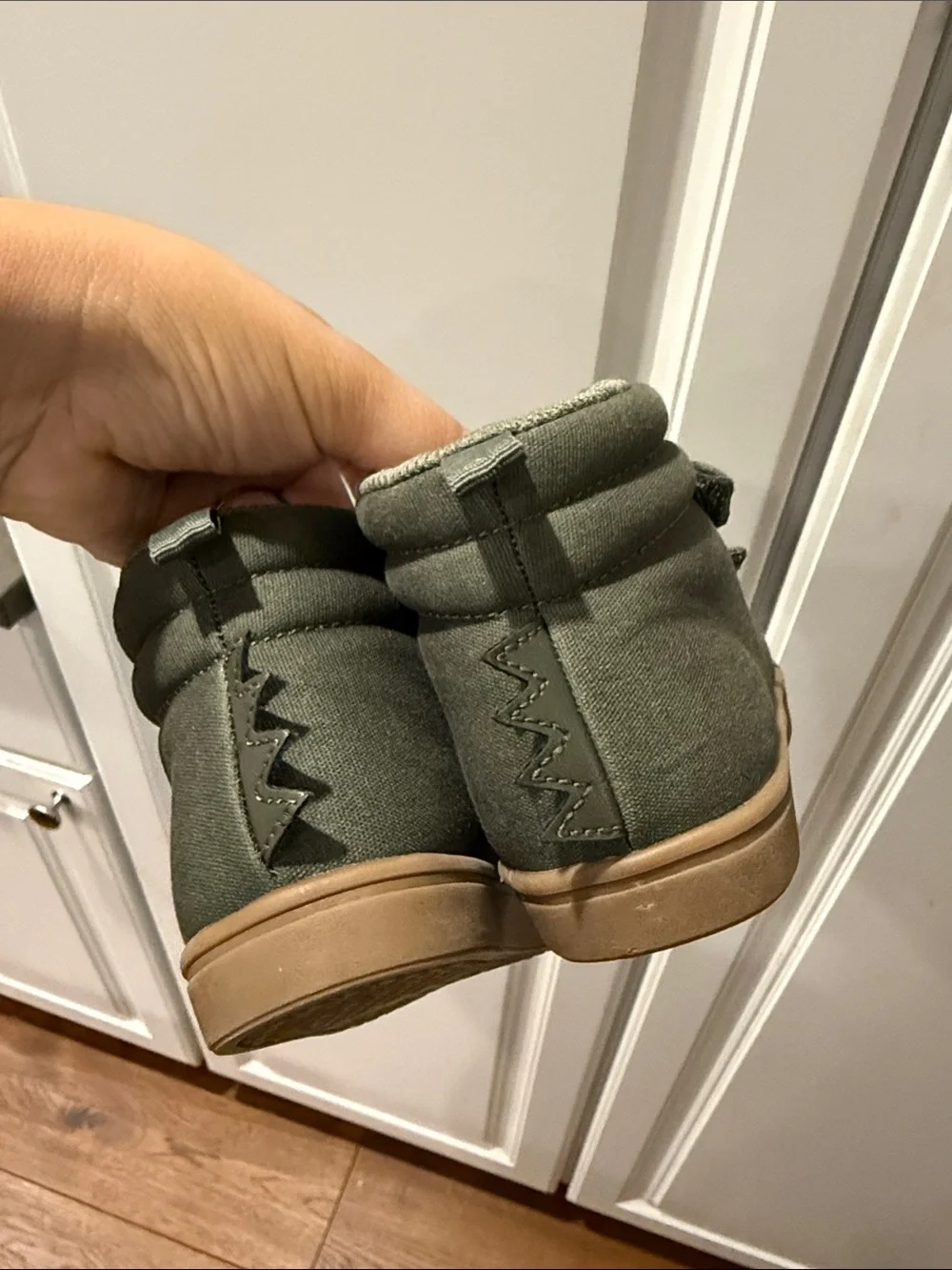 Baby Gap Boys Green Dino High top sneakers size 11